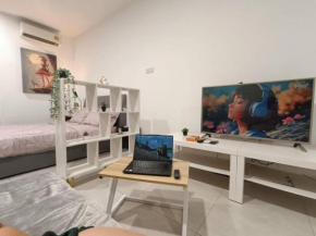 Cozy Studio near Mid Valley #StayNjoy